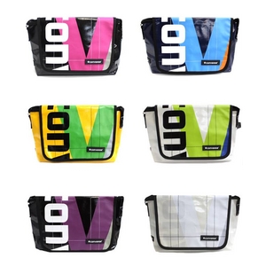 CONVERSE�i�R���o�[�X�j C926-053 ���b�Z���W���[ �V�����_�[�o�b�O �u���b�N�~�s���N