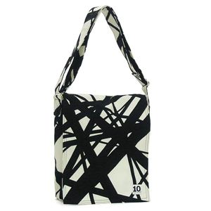 10 SWEDISH DESIGNERS�i10 �X�E�B�f�B�b�V�� �f�U�C�i�[�Y�j �V�����_�[�o�b�O 1909 SHOULDER BAG WITH FLAP �u���b�N/�z���C�g