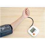 (まとめ)DRETEC 上腕式血圧計 軽くてコンパクト 簡単操作のシンプルな血圧計 BM-201 ホワイト BM-201WT【×2セット】