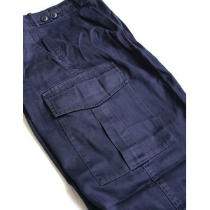 イギリス軍放出 NAVYカーゴパンツ PP076UN ネイビー 84サイズ 【中古】 イギリス軍放出 NAVYカーゴパンツ PP076UN ネイビー 84サイズ 【中古】