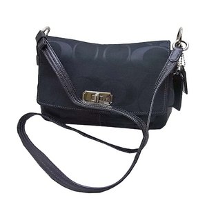 COACH(コーチ)F17798 SV/BK チェルシーシグネチャーフラップバッグ