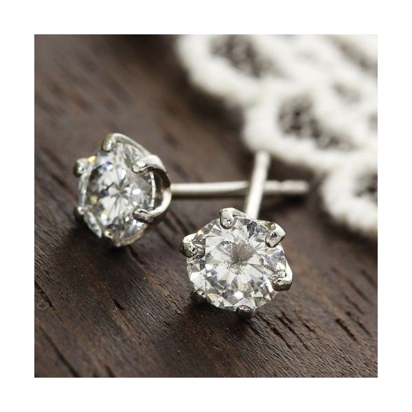 ダイヤピアス0.75カラット