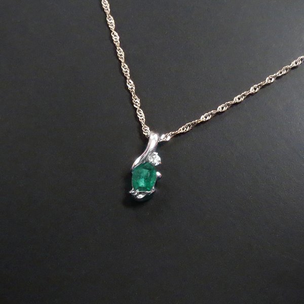 K18WGエメラルド0.15ct ダイヤモンドペンダント/ネックレスf00