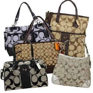 COACH　年末福袋3点セット（トートバッグ　、長財布、キーホルダー）