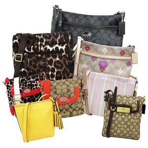 COACH　年末福袋3点セット（ショルダーバッグ　、小物　、キーホルダー