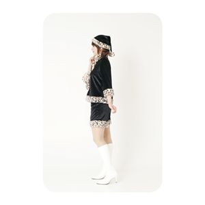 ショートパンツの黒に豹柄「キュートレオパードサンタ」