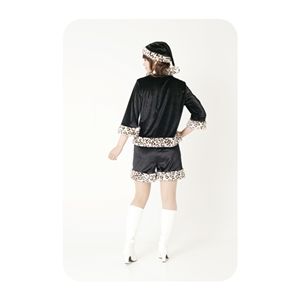 ショートパンツの黒に豹柄「キュートレオパードサンタ」