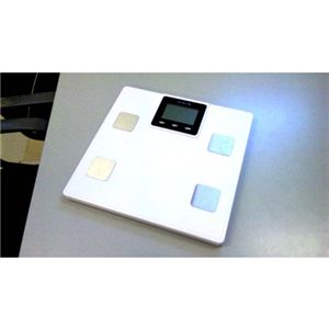 体重&体組成計 MULTI FUNCTION SCALE ホワイト - 拡大画像