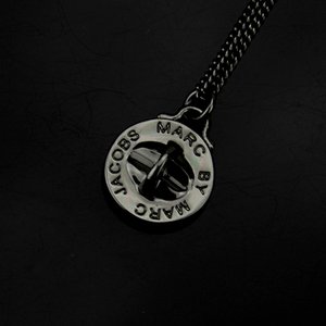 MARC BY MARC JACOBS ペンダント M3PE555 80090