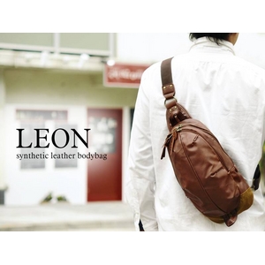 LEON(レオン) フェイクレザーボディバッグ ブラック