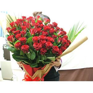 【母の日限定販売】赤バラ花束60本 迫力の大きさとボリューム