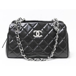 【現品限り】CHANEL(シャネル) チェーンショルダー 黒 ブラック シルバー金具 【中古A】