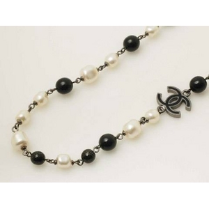 【現品限り】CHANEL（シャネル） パールネックレス ホワイト／ブラック 2011年 【新品同様】 - 拡大画像