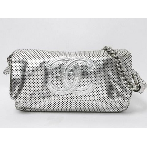 【現品限り】CHANEL（シャネル） マトラッセ パンチング 2WAYチェーンショルダー クラッチ メタリックシルバー 【中古AB】