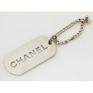 【現品限り】CHANEL（シャネル）ロゴプレート　キーリング　シルバー 【中古B】