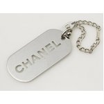 【美品 現品限り】 CHANEL ［シャネル］ キーチェーン　ドッグタグ　ロゴプレート　シルバー　 【新品同様】