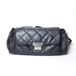【美品 現品限り】 CHANEL ［シャネル］ キャビアスキン　黒　チェーンショルダーバッグ　シルバー金具 【中古B】
