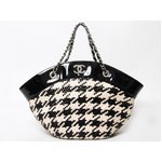 【美品 現品限り】 CHANEL ［シャネル］ チェーンショルダートート　エナメル/サテン　ブラック/ベージュ 【中古A】