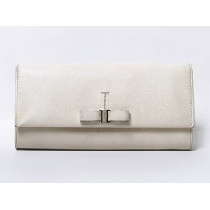 【美品 現品限り】Ferragamo（フェラガモ） ファスナー長財布　ホワイト　レザー　シルバー金具 【中古AB】