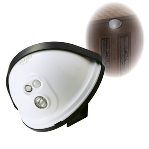 LEDセンサーライト/玄関灯 【ドア設置用】 乾電池式 防水性 - 拡大画像