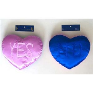 【パーティーグッズ】ハートLOVEクッション（LOVE PILLOW）