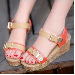 ダブルバックル・厚底サンダル/赤35サイズ