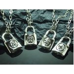 パンクな大きめロック鍵ネックレス・４スタイル/フレア