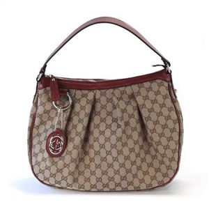 Gucci（グッチ） SUKEY スーキー GGキャンバス インターロッキングGチャーム付 ミディアム ショルダーバッグ ベージュ／ディープレッド 232955 FAFXG 8564