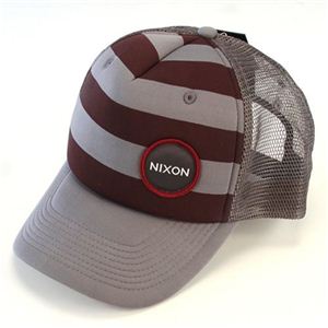 NIXON（ニクソン） Striper trucker Hat ロゴワッペン付 メッシュ キャップ 帽子 ボーダー柄 チャコールグレー／ボルドー C1614 1069 charcoal／Bordeaux