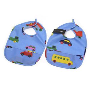 marimekko（マリメッコ） PIKKU BO BOO Bib 2pacs クルマ・プリント オイルクロス ベビー用スタイ ポケット付 よだれかけ 2枚セット ブルー／マルチカラー 65222 513 blue／multicolour