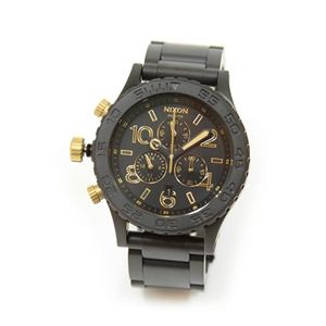 NIXON（ニクソン） THE 42-20 CHRONO（フォーティーツートゥエンティー・クロノ） つや消しマットブラックにゴールドの差し色が映えるモテ系ウオッチ A037-1041