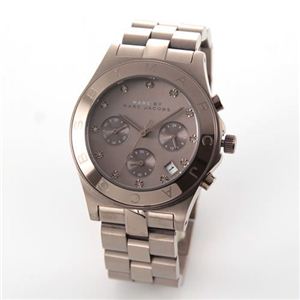 MARC BY MARC JACOBS（マークバイマークジェイコブス） ロゴベゼルとラインストーンインデックスがキュート ハイポリッシュ・ブロンズカラーのクロノグラフ・ウオッチ MBM3121