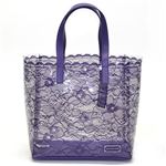 MARC BY MARC JACOBS（マークバイマークジェイコブス） Lace Tote レースプリント PVC×レザー スケルトン トートバッグ パープル M3134102 81377 COSMIC PURPLE