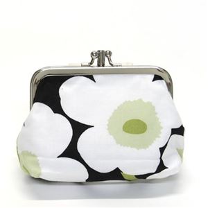 marimekko（マリメッコ） MINI-UNIKKO TUPLA KUKKARO ミニウニッコ柄 がま口財布 小銭入れ ブラック／ホワイト／グリーン 034735 910 black／white／green