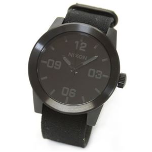 NIXON（ニクソン） Corporal（コーポラル） オールブラックカラーのミリタリーテイストウオッチ。キャンパスストラップ A243-001