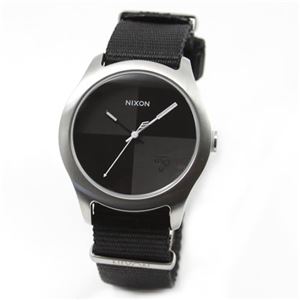 NIXON（ニクソン） THE QUAD （クアッド） POPフォルムのナイロンストラップ・ウオッチ A344-000
