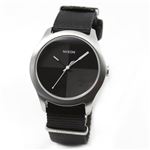 NIXON（ニクソン） THE QUAD （クアッド） POPフォルムのナイロンストラップ・ウオッチ A344-000