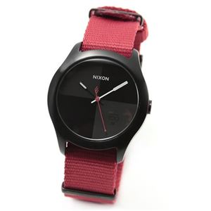 NIXON（ニクソン） THE QUAD （クアッド） POPフォルムのナイロンストラップ・ウオッチ A344-213