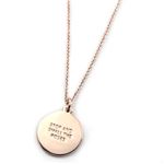 KATE SPADE（ケイトスペード） 「STOP AND SMELL THE ROSES」のメッセージが刻印されたロゴがキュートなネックレス WBRU6370-717