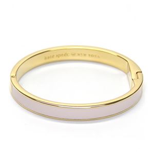 KATE SPADE（ケイトスペード） IDIOM BANGLES Hinged 内側にさりげなく刻印された「MAKE ME BLUSH」のロゴがキュートなエナメル・バングル WBRU7601-671