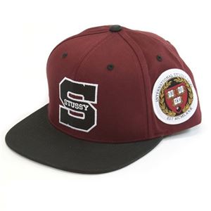 STUSSY（ステューシー） STUSSY UNIVERSITY CAP 131418 BURGUNDY Sロゴ ユニバーシティワッペン付 メンズ スナップバックキャップ 帽子