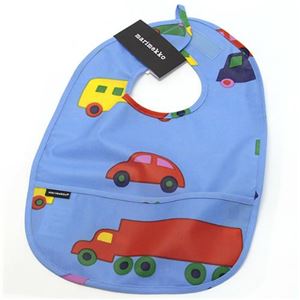 marimekko（マリメッコ） PIKKU BO BOO BIB 66791 513 blue／multicolour クルマ・プリント オイルクロス ベビー用スタイ ポケット付 よだれかけ