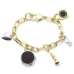 MARC BY MARC JACOBS（マークバイマークジェイコブス） M0006541-716 ORO MULTI New York Trinket Bracelet タンバリン ピック 自由の女神 キャンディ ロゴ ブレスレット