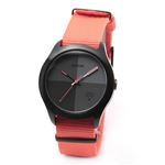 NIXON（ニクソン） THE QUAD （クアッド） POPフォルムのナイロンストラップ・ウオッチ A344-1178