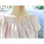 幸せのクリスタルを運ぶ「鳥」のネックレス/ゴールド
