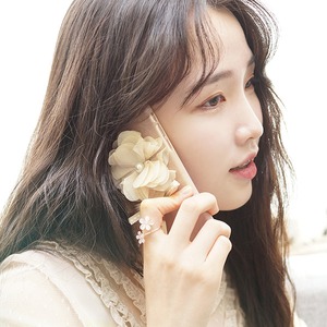 MrH(ミスターエイチ)スマホスキニーケース/マドモアゼル(グレイ)ByGalaxyS8plus MrH(ミスターエイチ)スマホスキニーケース/マドモアゼル(グレイ)ByGalaxyS8plus