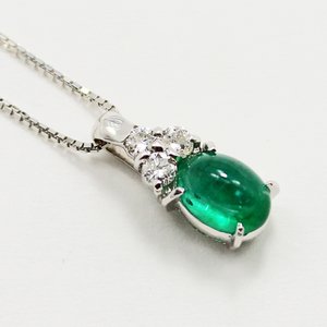 18金ホワイトゴールド1.3ctエメラルド＆0.1ctダイヤモンドペンダント
