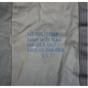 アメリカ空軍放出 A.F.フライヤーズキット73リッター容量バッグ【中古】 商品写真2