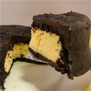 黒いチーズケーキ 1台 (直径約12cm) 商品写真2