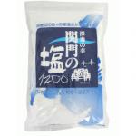 【商品説明文】
「深海の幸関門の塩1kg」は、1200mの深層より汲み上げられた深海水から生まれた、海水100%国産天然塩です。約2万年前に生息した、海洋植物ゴカクウミユリの化石・梅花石に育まれたカルシウムをはじめ、ミネラル成分を豊富に含んでいます。ほのかな甘みを感じるのは、ミネラル分を多く含む証です。料理の味を引き立てる隠し味にお役立て下さい。袋入り、1kg。

内容量：1kg

サイズ：170*265(mm)


